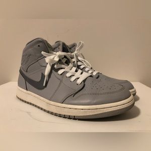 Air Jordan 1 Mid Wolf Grey Wolf  554724-033 Men Size 9.5 Soles Worn See Pics